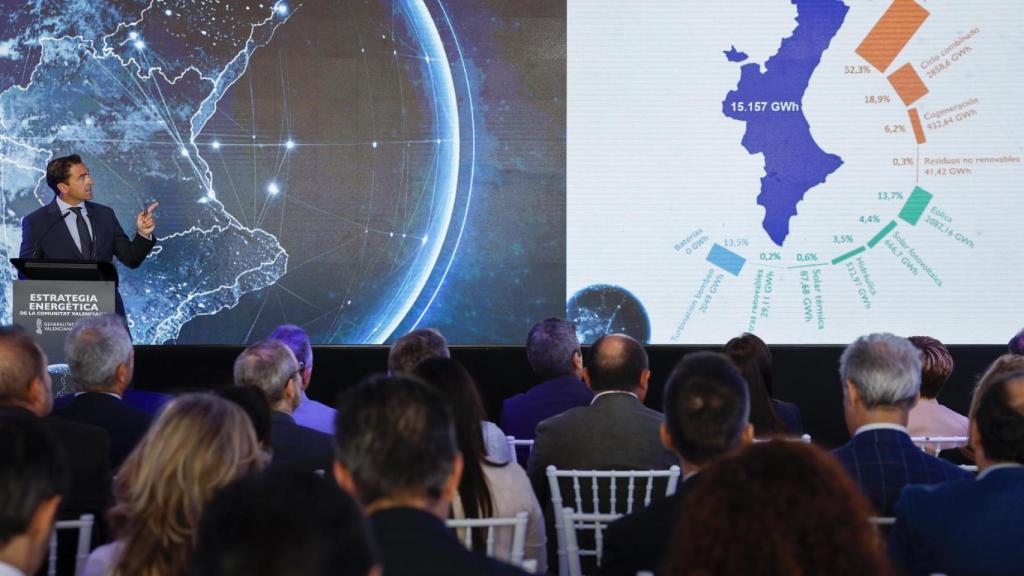 El director general de Energio y Minas, Manuel Argüelles, durante el acto de presentación de la Estrategia Energética de la Comunitat Valenciana. EFE/Ana Escobar