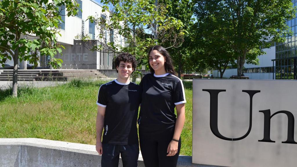 Lois Tomás y Desirée Rivadulla.