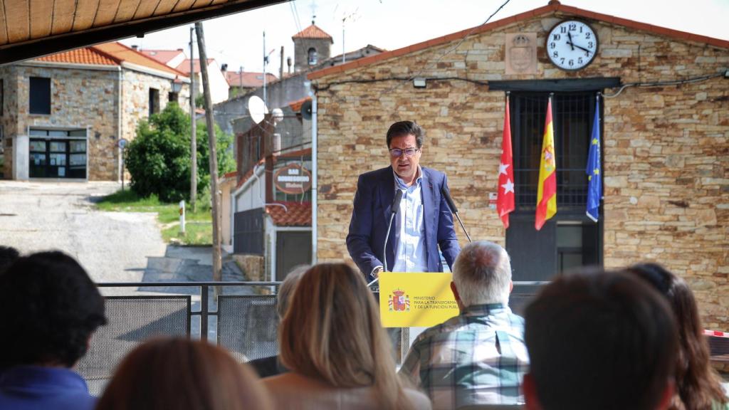 Óscar López, ministro para la Transformación Digital y de la Función Pública, en la presentación del Informe de Cobertura de Banda Ancha 2024.