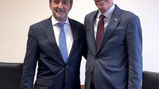 Josu Jon Imaz, consejero delegado de Repsol, se reúne con el secretario de Energía de Estados Unidos, Chris Wright.