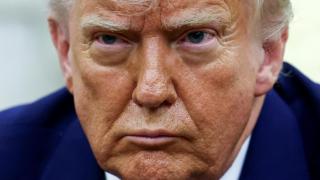 El presidente estadounidense, durante la reunión con Cyril Ramaphosa en la Casa Blanca.