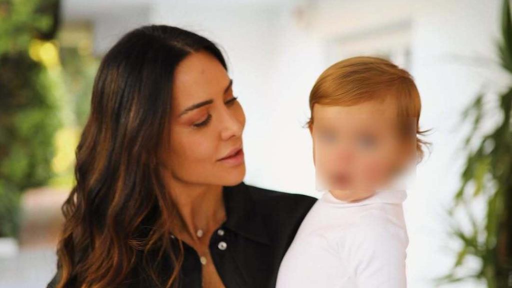 Mi persona favorita, dice Vania Millán en las redes sociales en una foto junto a su hija.