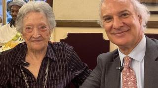 Pepita Bernat junto al doctor Manuel de la Peña.