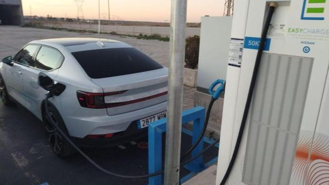 Ni el precio ni los puntos de carga: este es el motivo psicológico por el que no compramos más coches eléctricos en España