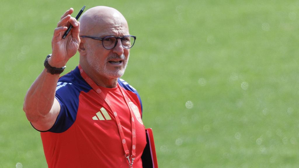 Luis de la Fuente durante el entrenamiento de la Selección.