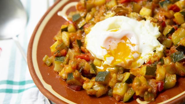 Ni hummus ni guiso: la cena proteica rápida con un bote de garbanzos que podría cenar cada noche de verano