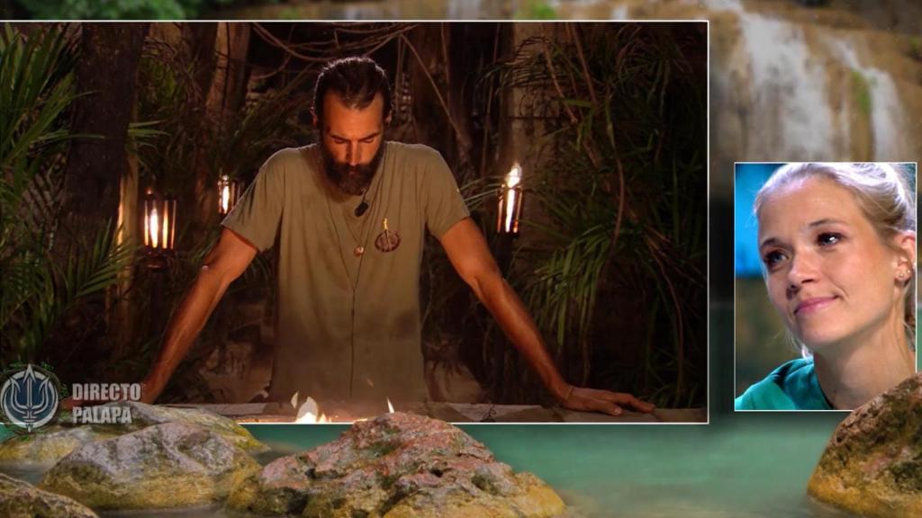 Álex Adrover, compungido, al saber que tiene que abandonar 'Supervivientes'.