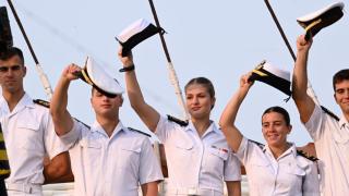 La Princesa saluda a su llegada, junto a sus compañeros.