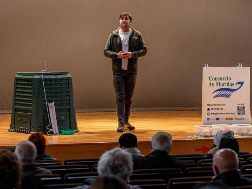 Rodrigo en una jornada de formación en compostaje en Bergondo para el Consorcio As Mariñas.