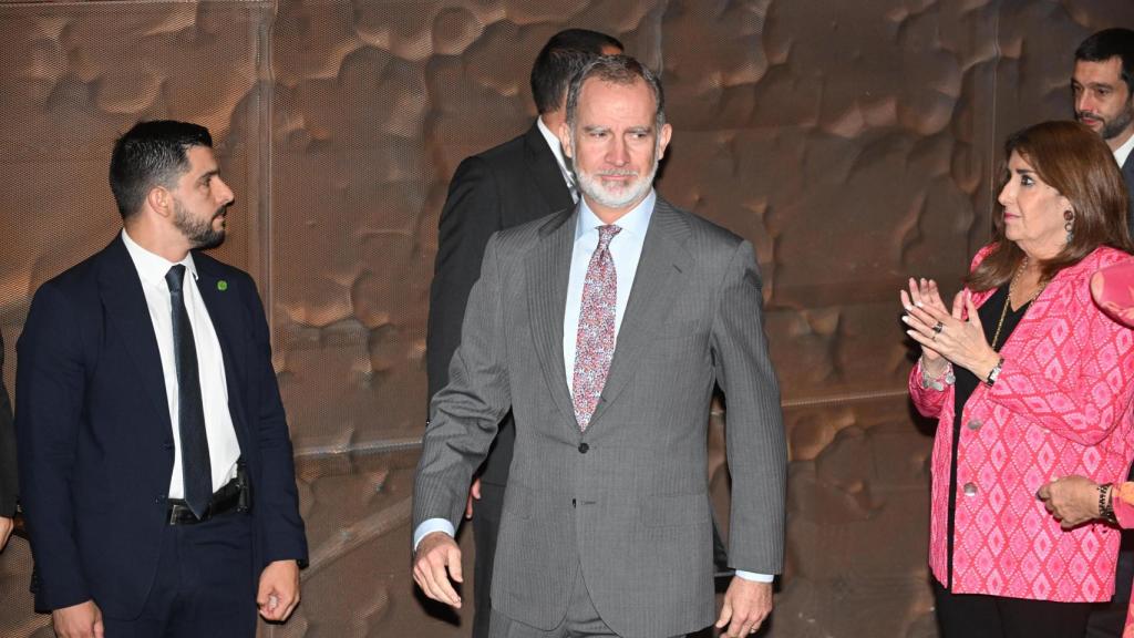 Felipe VI llegando al evento de la Fundación la Caixa.