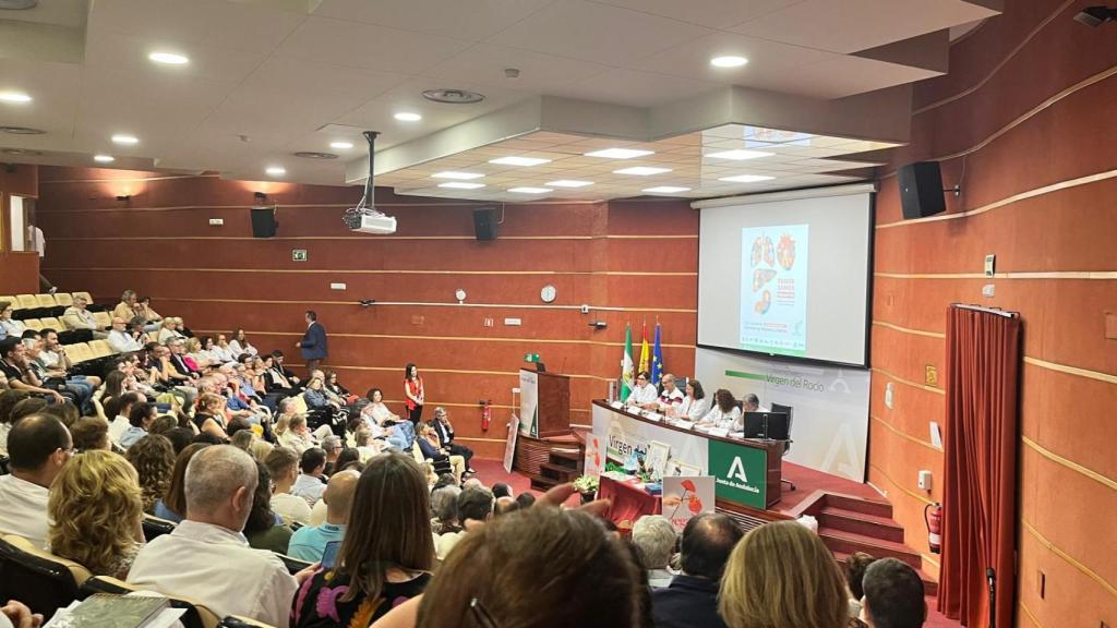 Imagen del acto de entrega de reconocimientos en el Aula Magna del Virgen del Rocío.