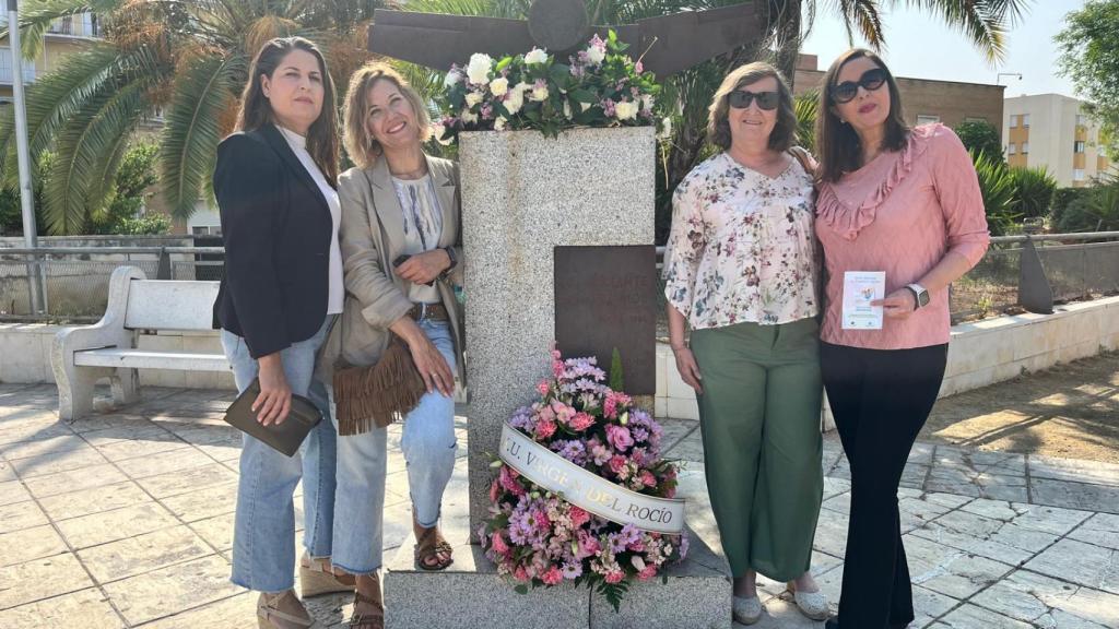 'Las chicas del cable' del trasplante en el Monumento a los Donantes del Hospital Virgen del Rocío.
