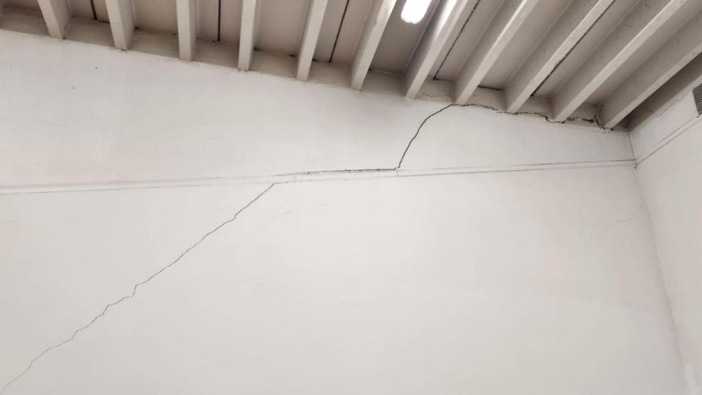 Grietas en el pabellón de O Berbés