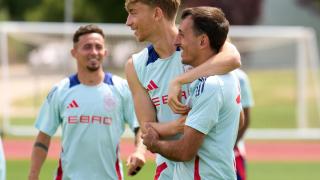 Oyarzabal y Huijsen, durante un entrenamiento con la selección española.