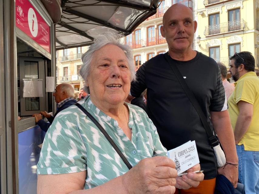 Paquita en el momento de adquirir sus entradas.