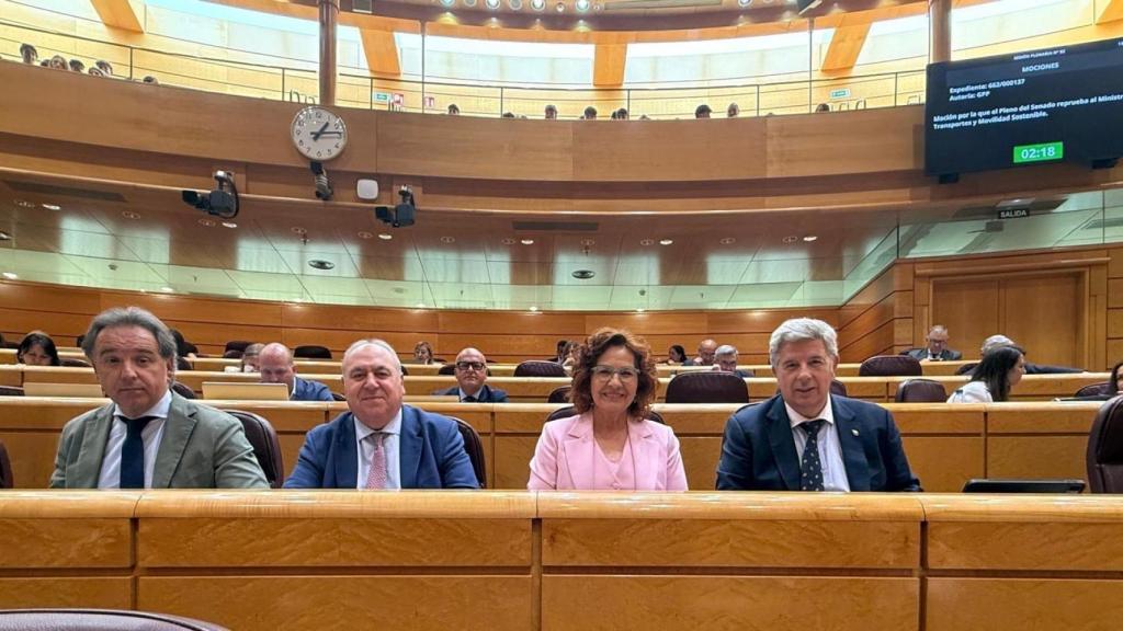 Los senadores toledanos del PP, en la Cámara Alta.