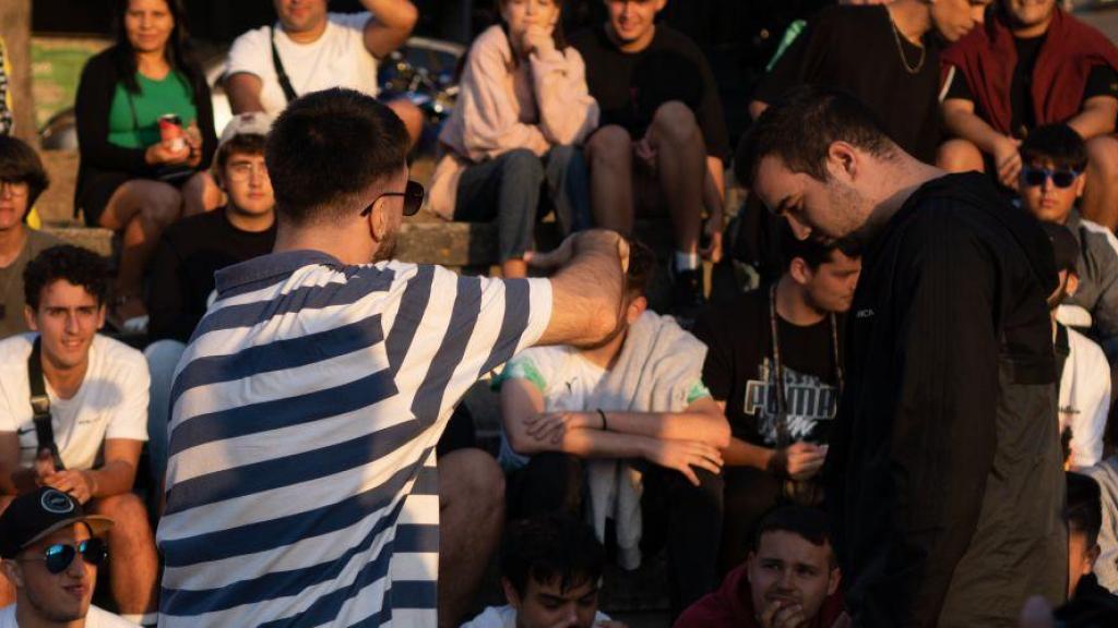 Batalla de rap en las gradas del Toys, en Vigo