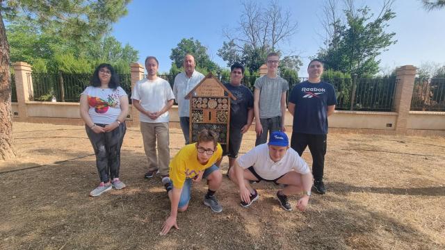 Ha sido instalado por alumnos del Centro de Educación Especial 'María Luisa Navarro Margati'.