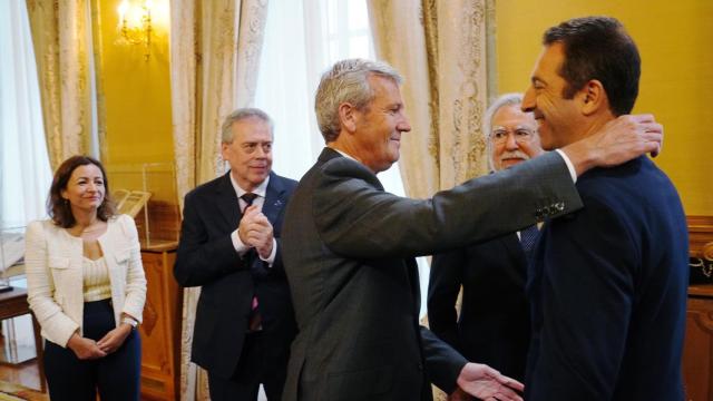 Momento de la toma de posesión de la nueva titular de Mar, con el exconselleiro en el acto.