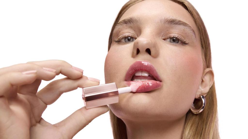 Lancôme lanza Idôle JuicyTreat, nuevos labiales 'gloss' con siete tonos rosados.