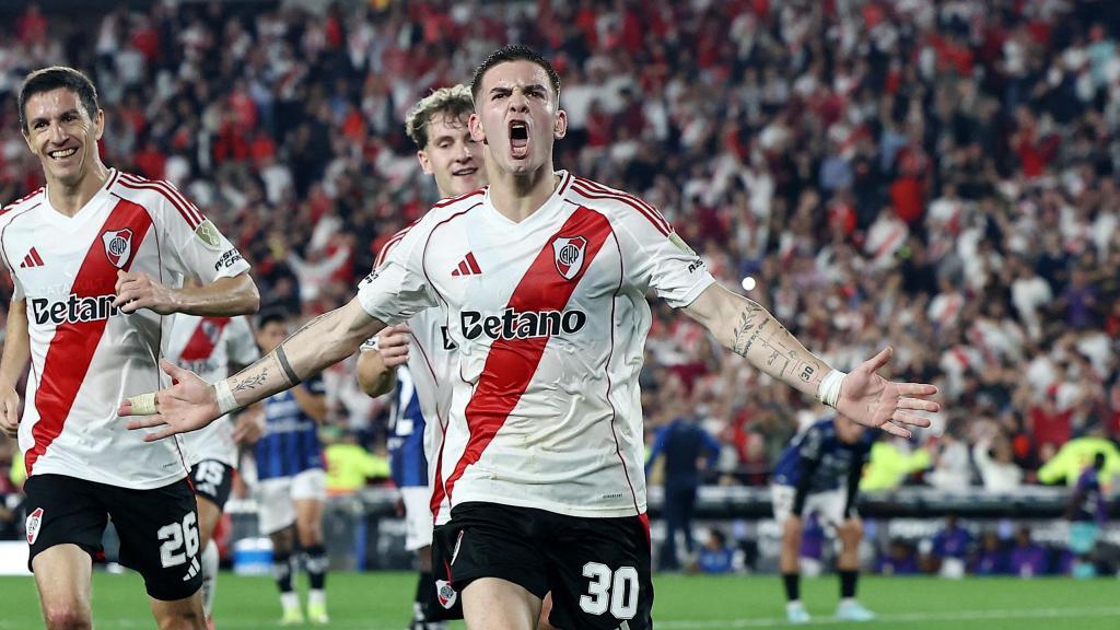 Mastantuono, durante un partido con River Plate.