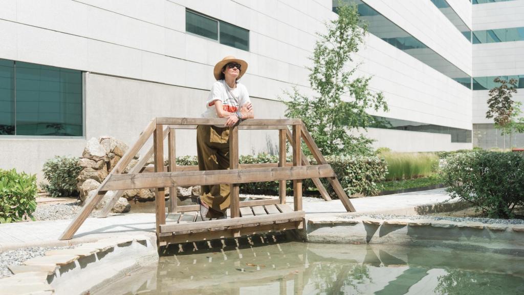 Nieves Laguna, ya prácticamente recuperada, posa durante la entrevista con EL ESPAÑOL.