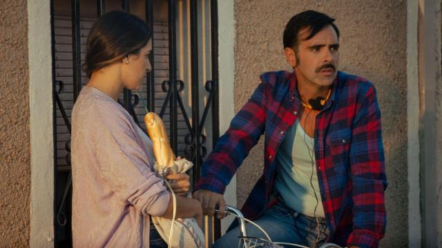 Sergio Checa, junto a la actriz Candela Cruz, en el rodaje de 'Calcetienes', otro trabajo del cineasta.