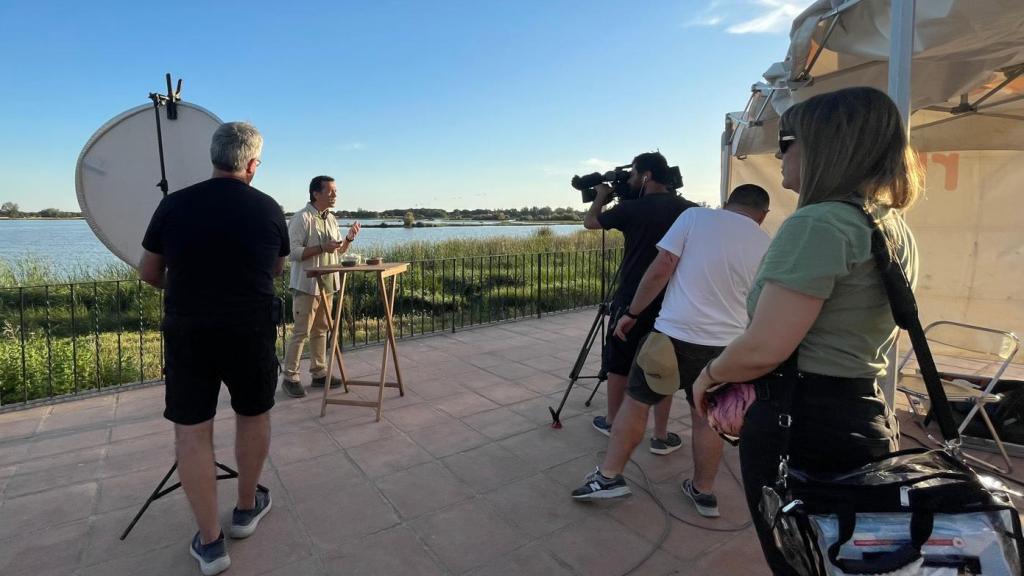 Jacob Petrus durante la grabación del programa especial de 'Aquí la Tierra' en Doñana.