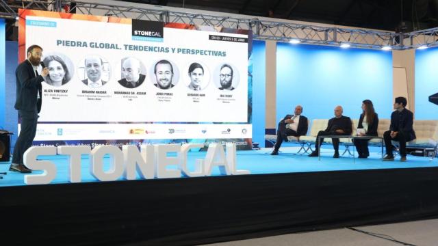 Mesa internacional de la feria Stonegal celebrada en el IFEVI