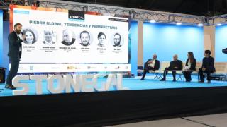 Mesa internacional de la feria Stonegal celebrada en el IFEVI