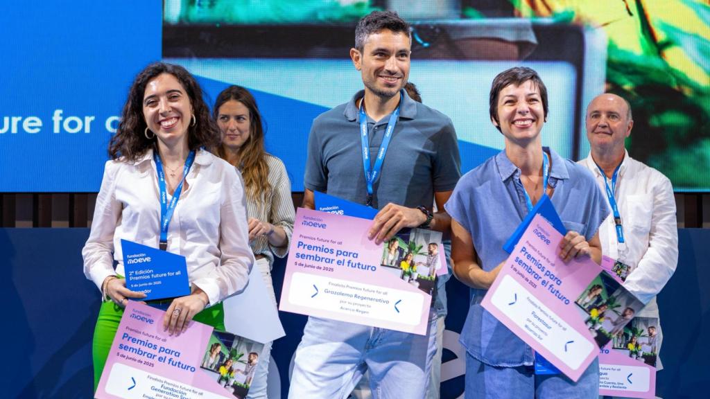 De izquierda a derecha: Estela de la Cruz (Fundación Generation España); Víctor Jimenez (Fundación Grazalema Regenerativa) y María Lavao (Micorriza Sur).