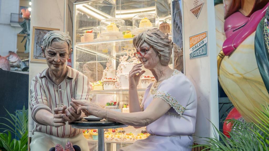 Ninot indultat que hace un guiño a Paiporta y a la solidaridad de los voluntarios en la dana. Creatiboss