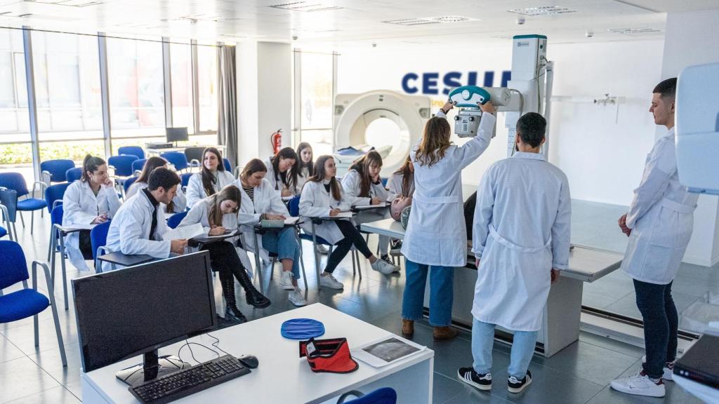 Alumnos de Cesur en una clase.