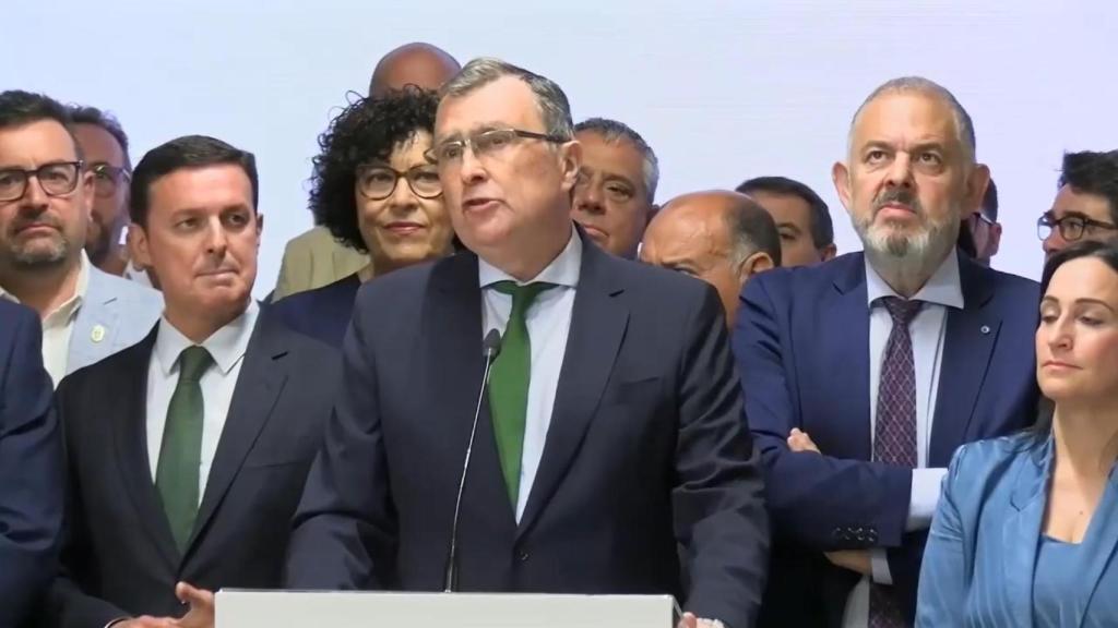 El alcalde de Murcia, José Ballesta, preside el acto de movilización en favor del Trasvase tajo-Segura que ha tenido lugar este jueves.