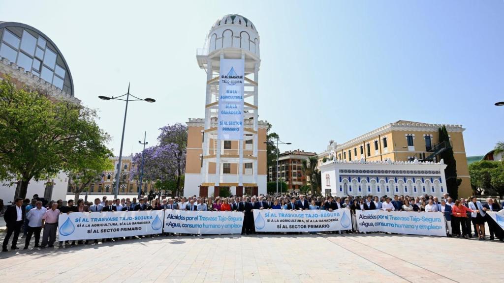 El acto en defensa del Trasvase Tajo-Segura celebrado este jueves en Murcia.