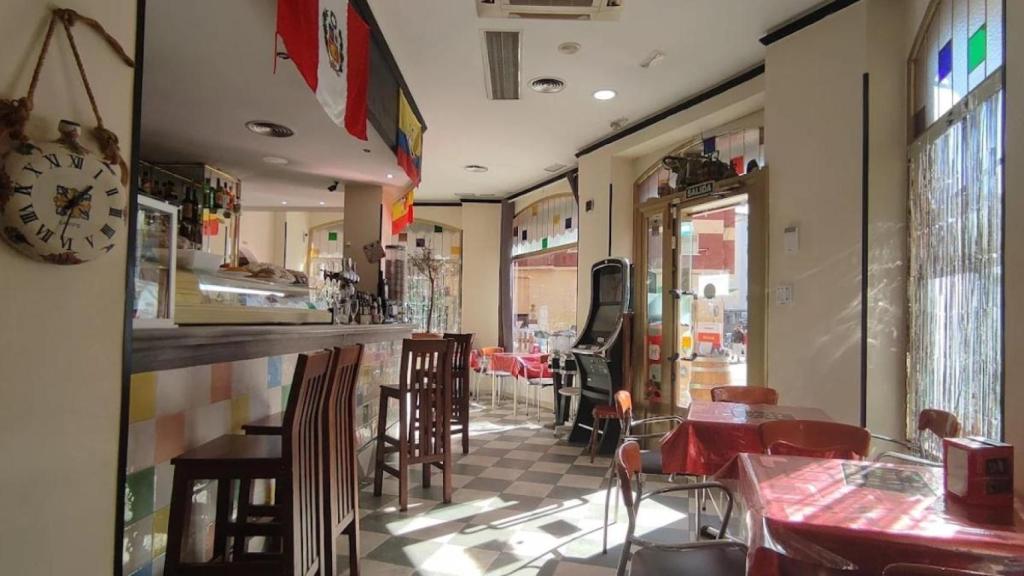 Interior del bar.