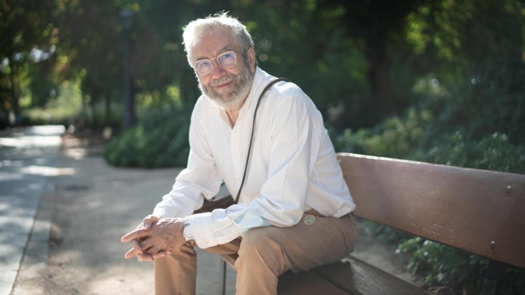 Antonio Muñoz Molina en El Retiro. Foto: Carmen Suárez