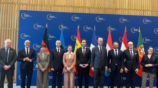 El ministro de Economía español, Carlos Cuerpo, con sus homólogos en la reunión de París sobre Finance Europe Label.