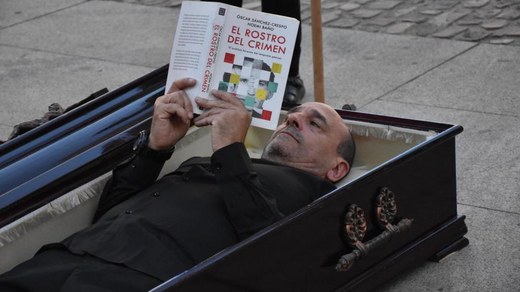 Performance del entierro de Sanabria por la supresión de paradas del AVE