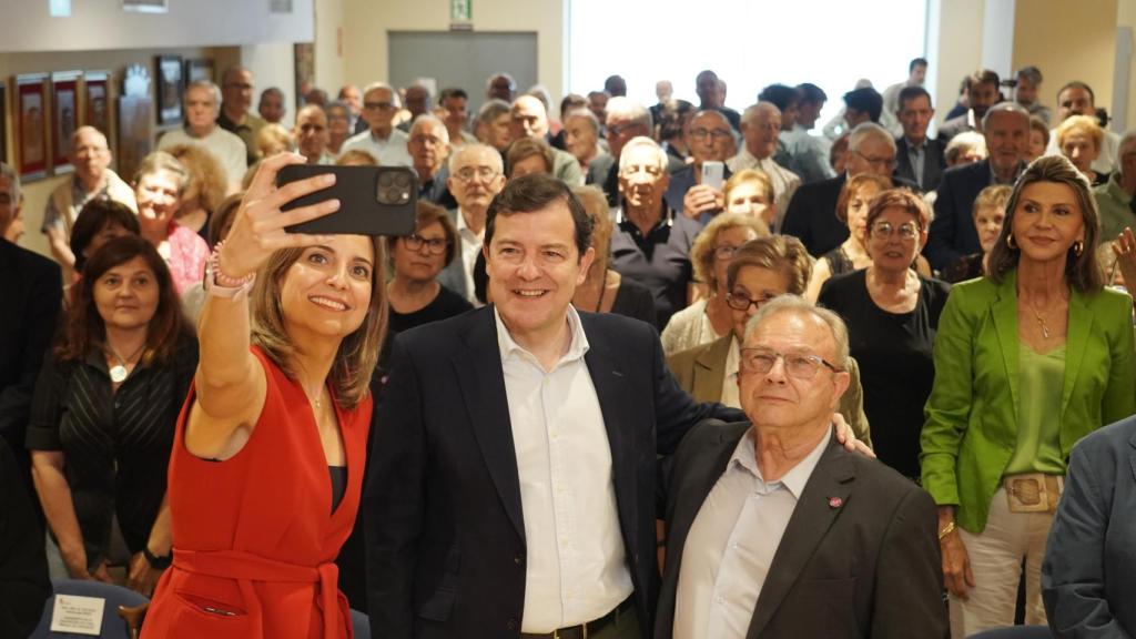 El presidente de la Junta, Alfonso Fernández Mañueco, en el encuentro en Barcelona