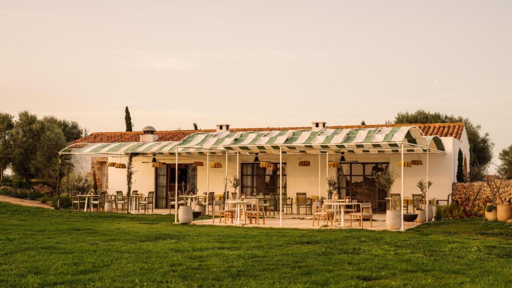 El restaurante Olivar ocupa una de las casas de campo de Amagatay.