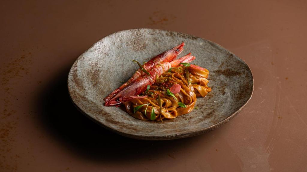 Tagliatelle de carabinero de Menorca y veloute de sus corales.