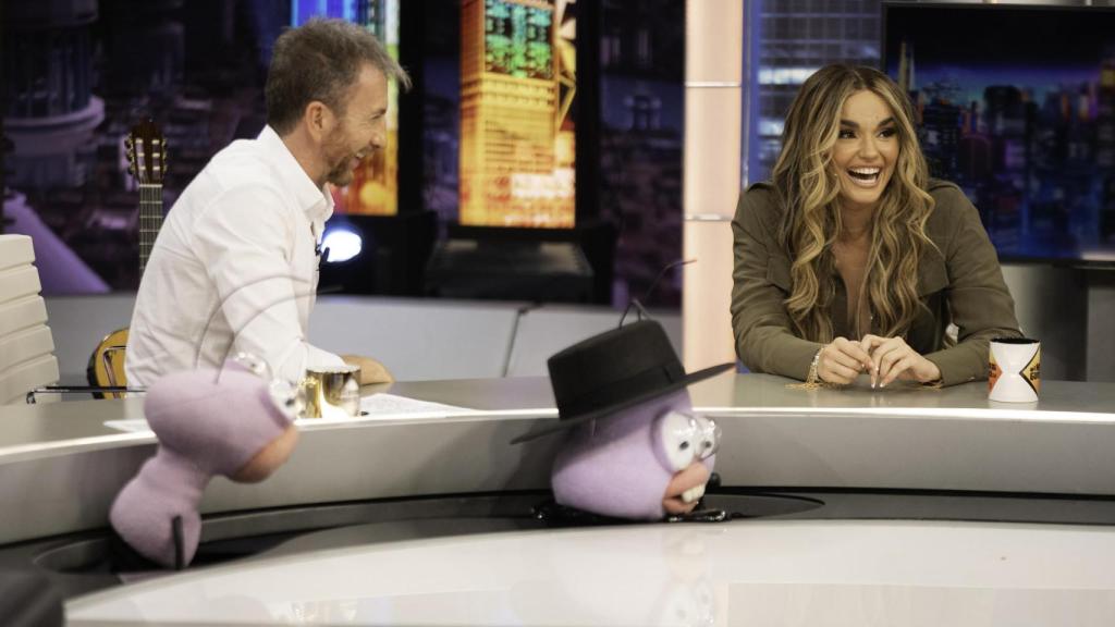 Melody, junto a Pablo Motos y las hormigas.