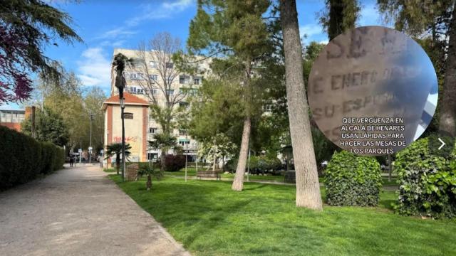 El Parque O'Donell en Alcalá de Henares con una captura del vídeo que muestra la mesa hecha con una lápida.
