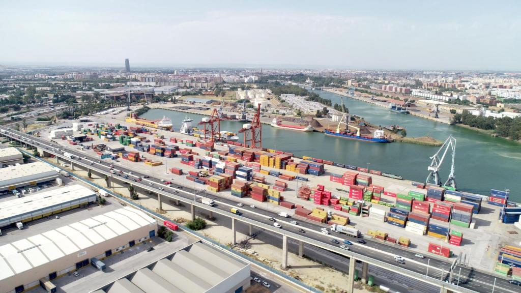 Imagen aérea del Puerto de Sevilla.