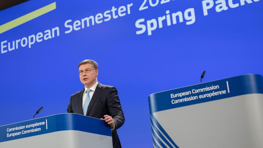 El comisario de Asuntos Económicos, Valdis Dombrovskis, durante la presentación este miércoles de los informes de situación económica de los países de la UE