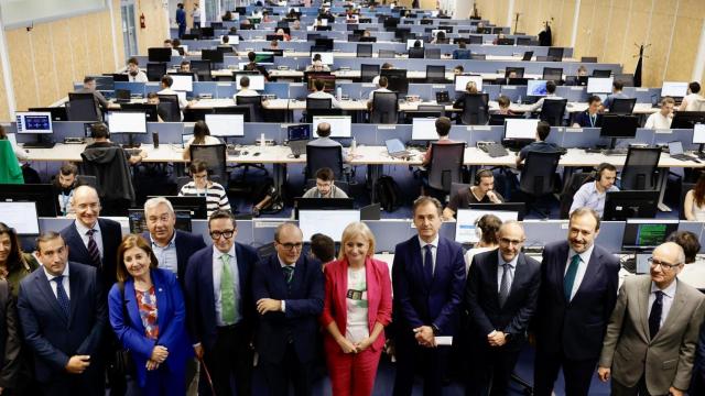 Fotografía de familia en Aldeatejada, epicentro tecnológico de CyL