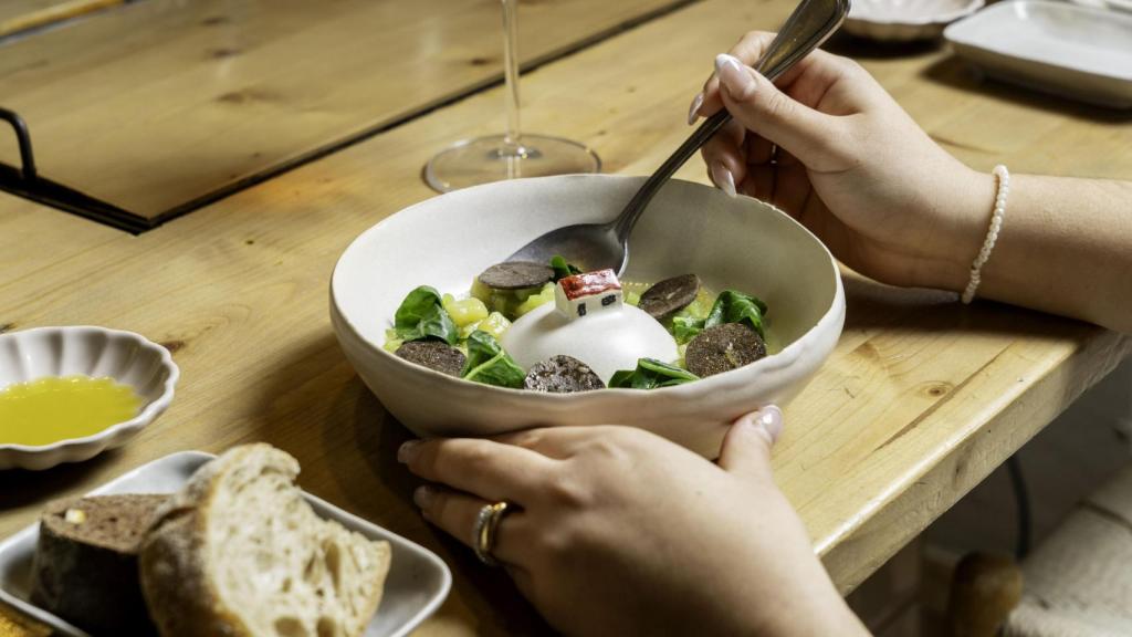 Bollit con acelgas, patatas y trufa negra.