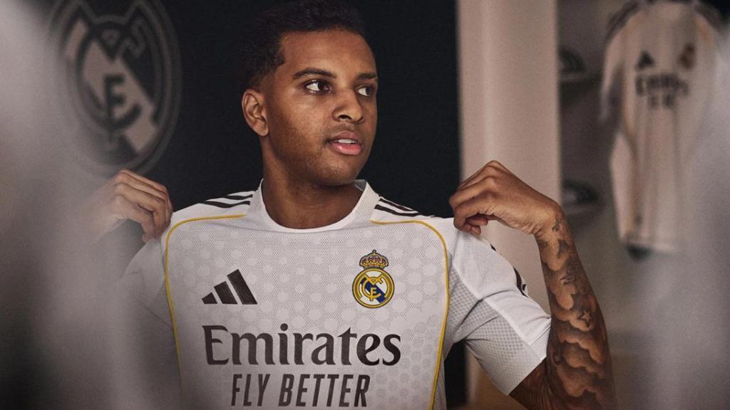 Rodrygo, con la nueva equipación del Real Madrid