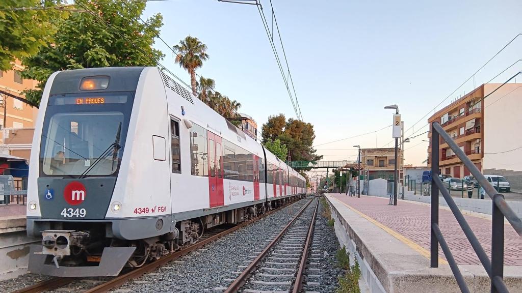 Pruebas de electrificación de la red de Metrovalencia tras quedar afectada por la dana. EE
